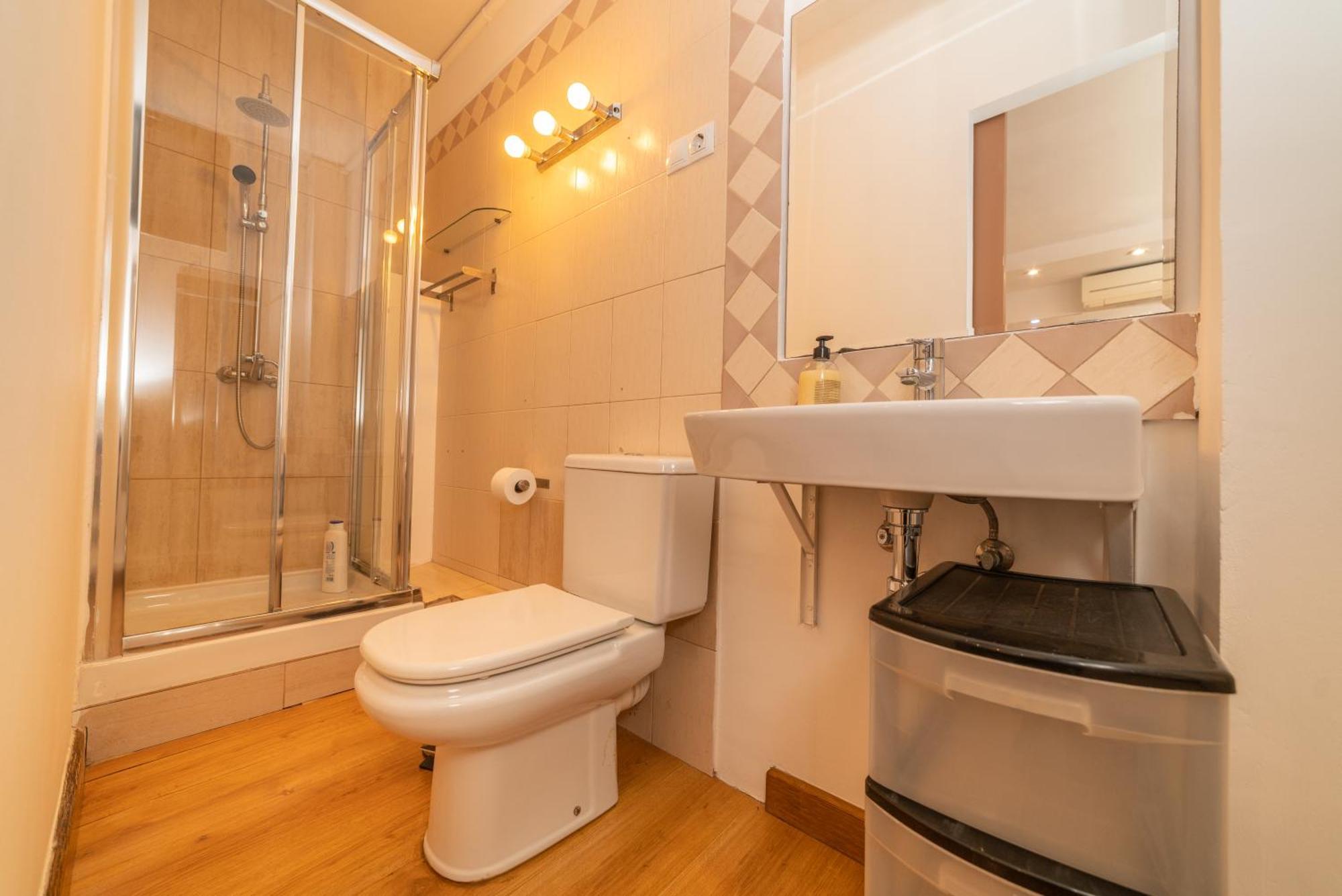Barcelona Apartment Near Park Guell Bagian luar foto